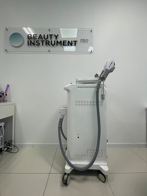Купить Гибридный лазер (808 + Elos) "Beauty Instrument Hybrid Prof Pro" с 2 насадками 15*15 мм и 15*30 мм по цене 